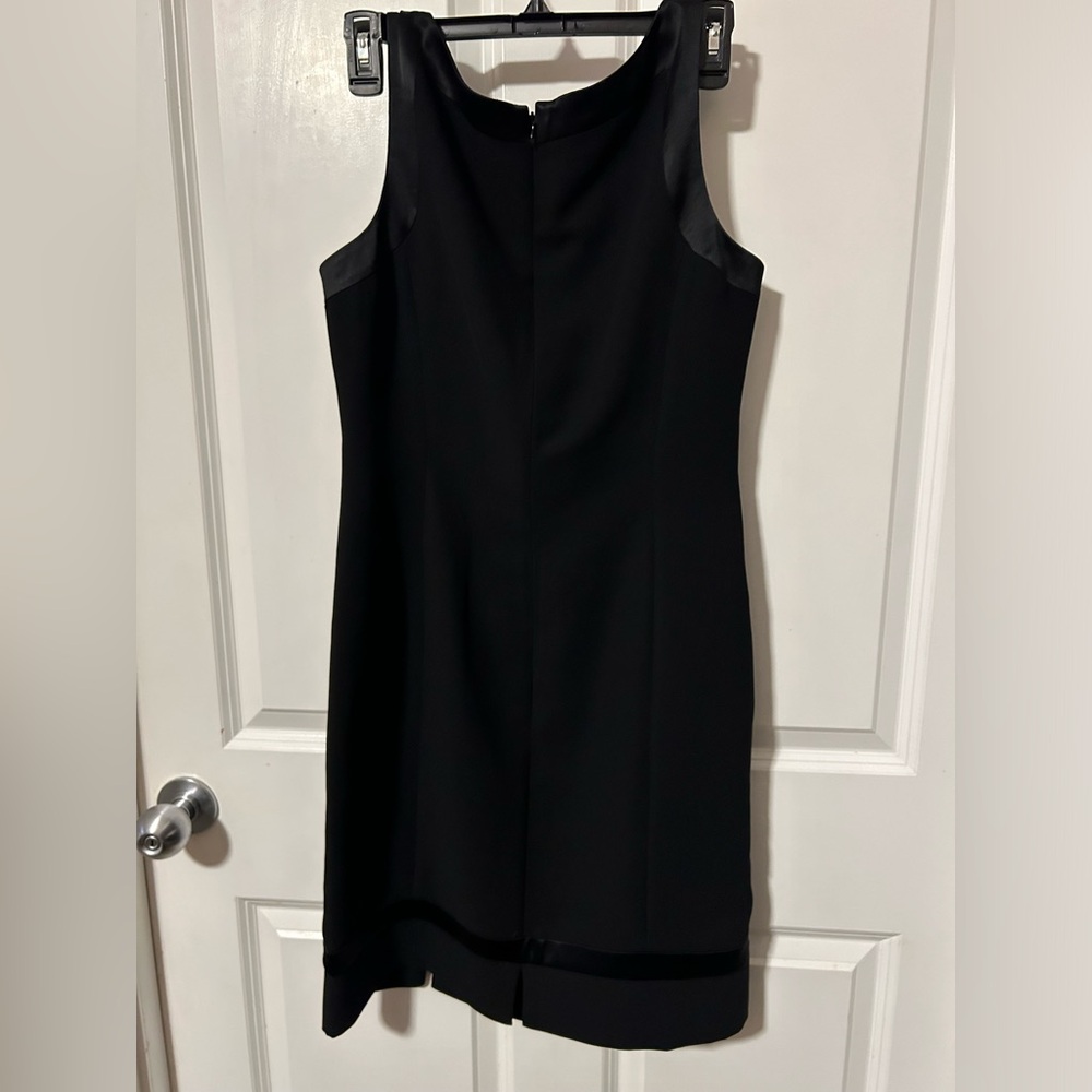 Jones, New York black dress size 10 100% polyester a back zipper
